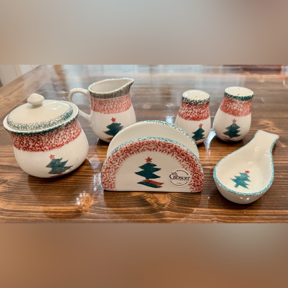 Vintage Gibson Stoneware Sponge Painted Christmas Table Set‎